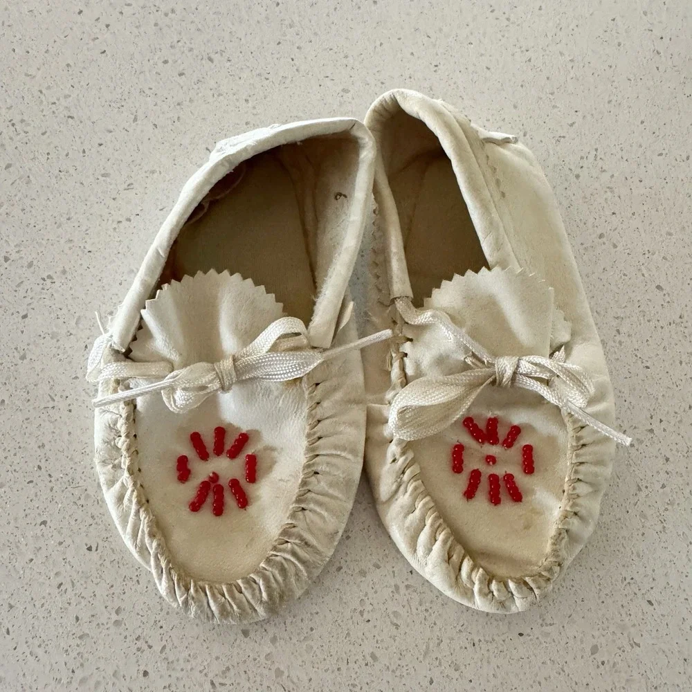 Baby White Moccasins Red Beads Size 6 Vintage Cherokee Indian With Advertising